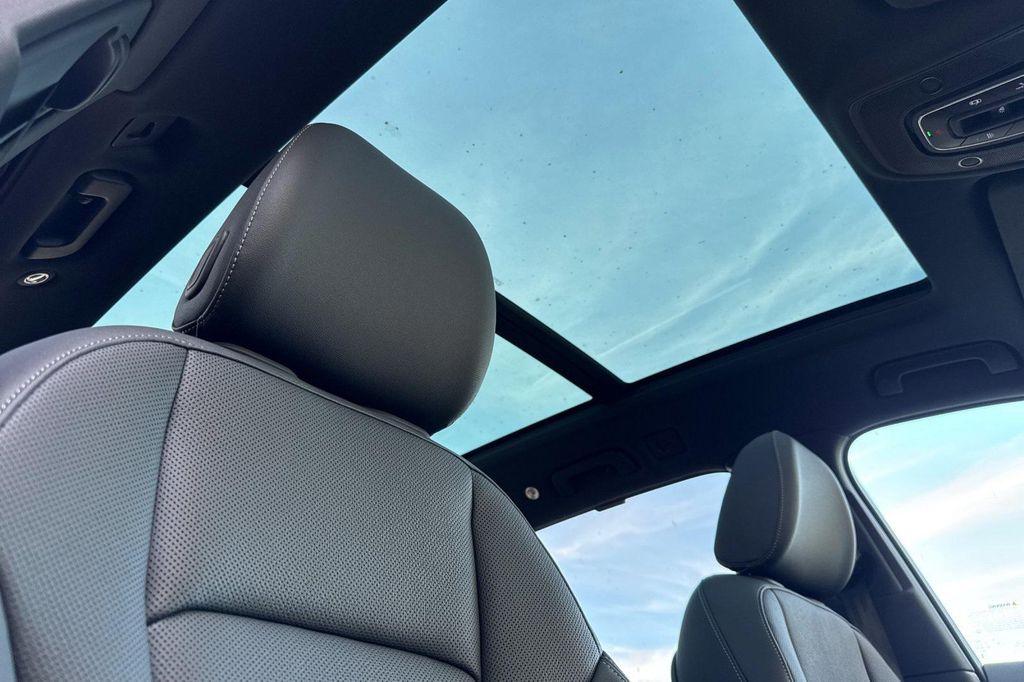 new 2025 Audi Q7 car, priced at $76,770