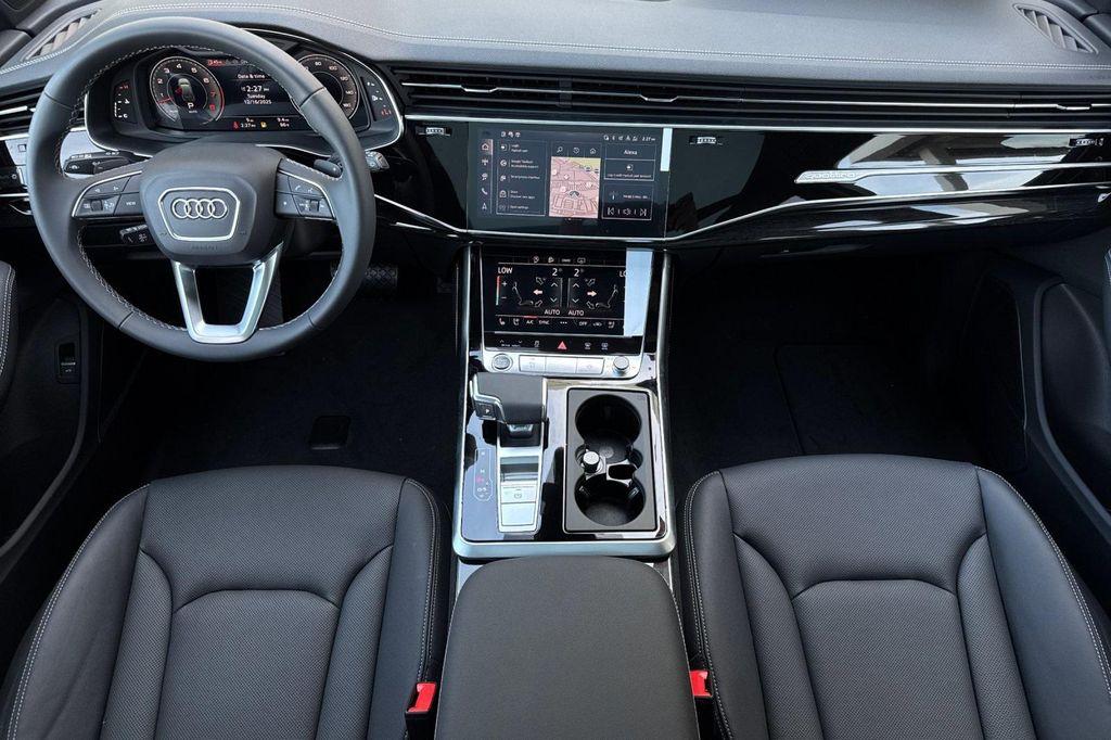 new 2025 Audi Q7 car, priced at $76,770
