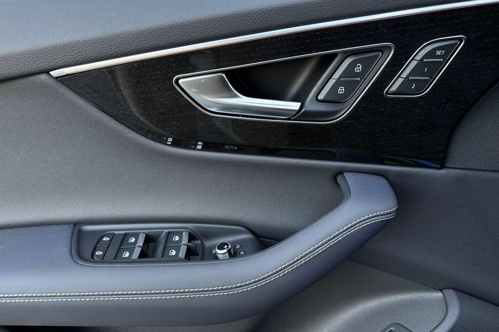 new 2025 Audi Q7 car, priced at $76,770