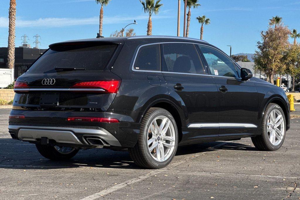 new 2025 Audi Q7 car, priced at $76,770