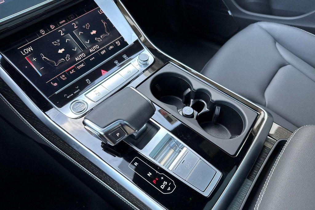 new 2025 Audi Q7 car, priced at $76,770