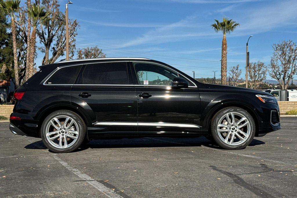 new 2025 Audi Q7 car, priced at $76,770