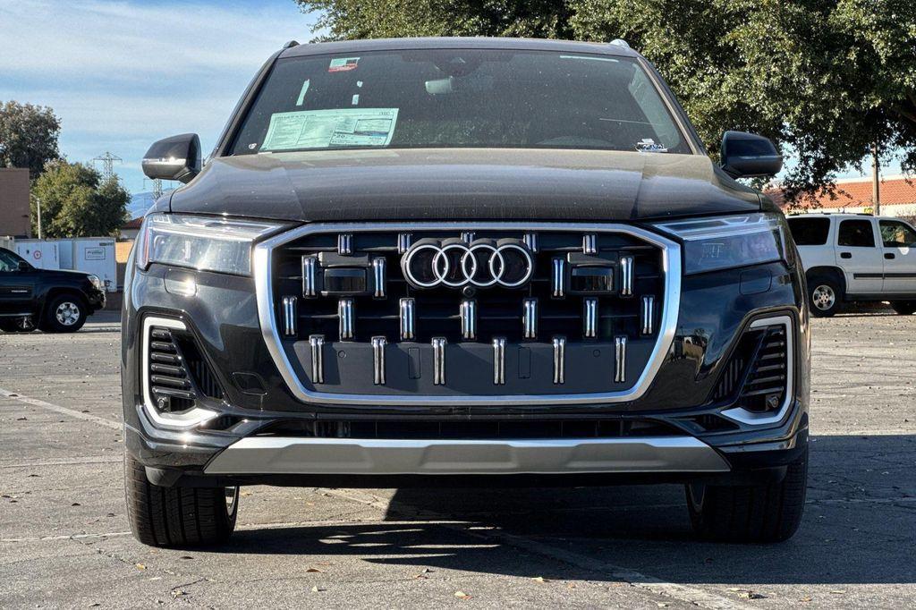 new 2025 Audi Q7 car, priced at $76,770