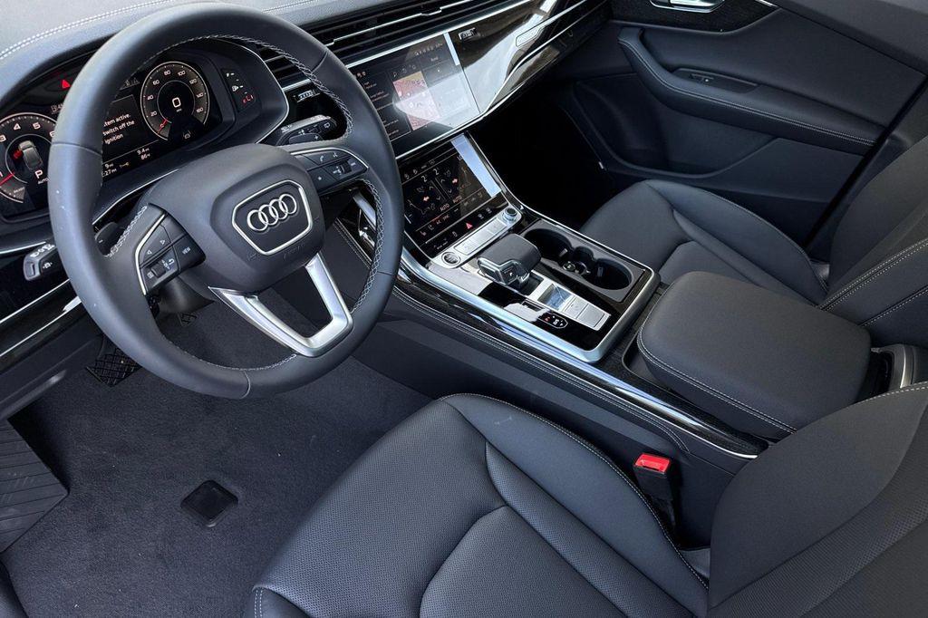 new 2025 Audi Q7 car, priced at $76,770