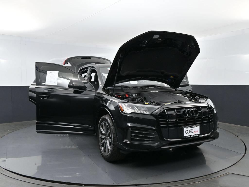 Audi Q7 view 29