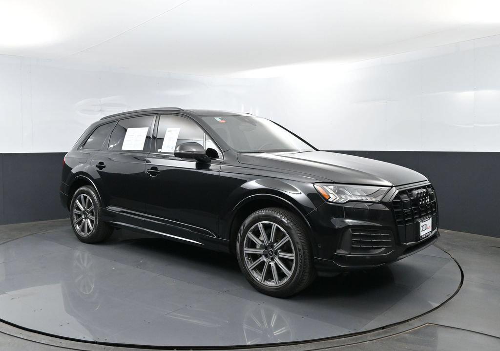 Audi Q7 view 3