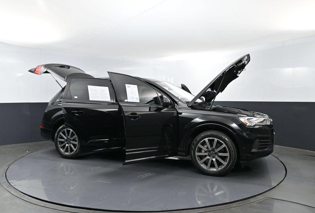 Audi Q7 view 30