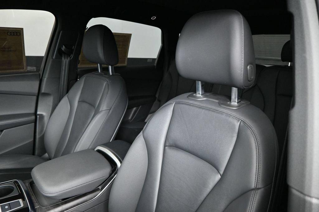 Audi Q7 view 9