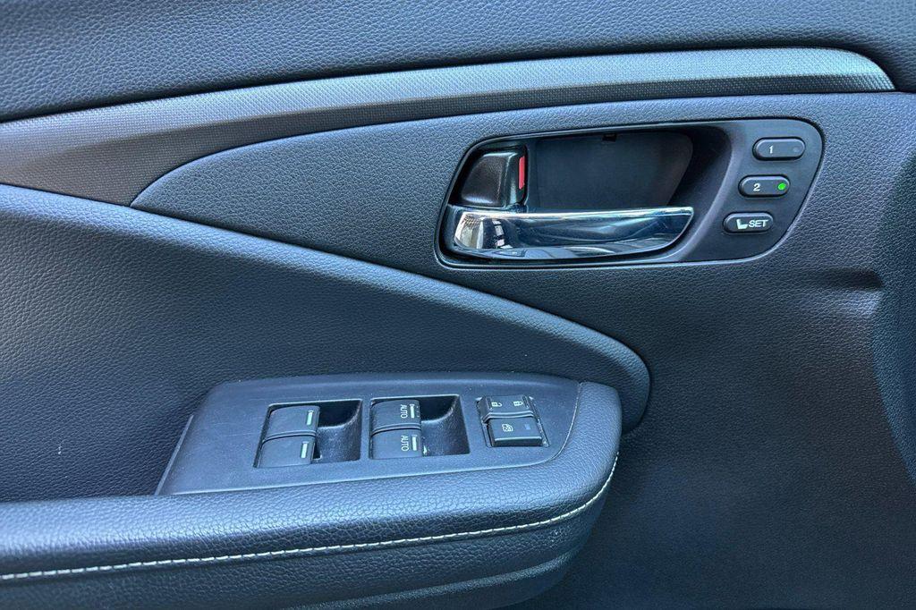 used 2025 Honda Ridgeline car, priced at $35,364