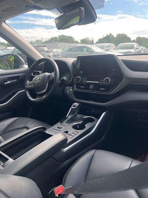 used 2023 Toyota Highlander car, priced at $34,152
