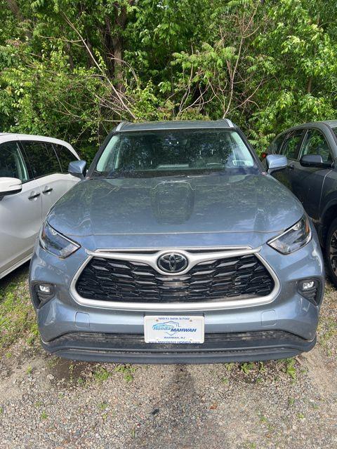 used 2023 Toyota Highlander car, priced at $34,152