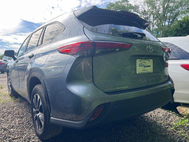 used 2023 Toyota Highlander car, priced at $34,152