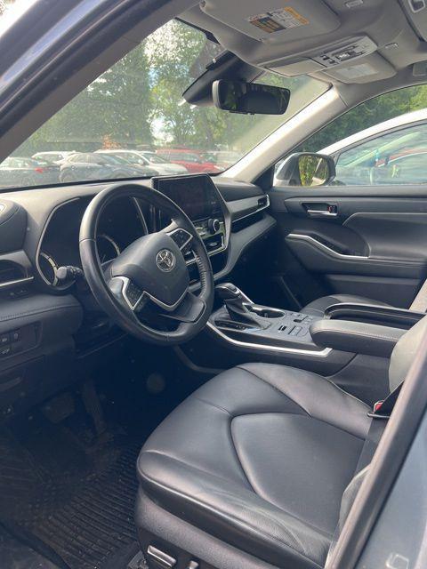used 2023 Toyota Highlander car, priced at $34,152