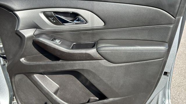 used 2023 Chevrolet Traverse car, priced at $25,993