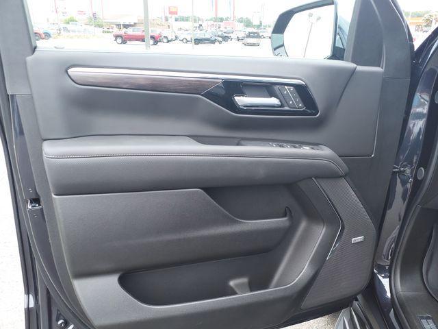 new 2025 Chevrolet Tahoe car, priced at $73,200