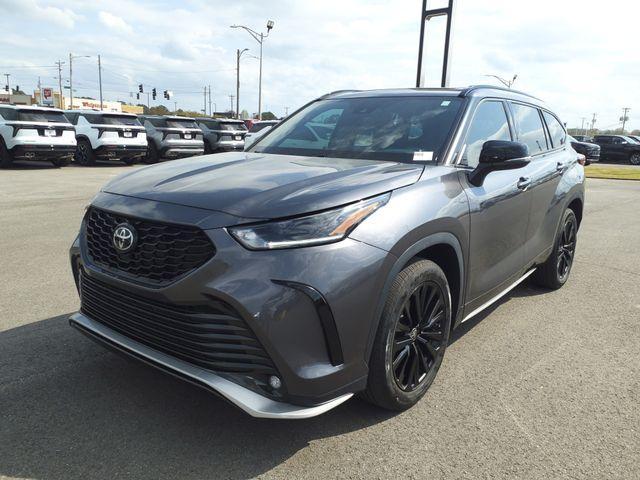 used 2023 Toyota Highlander car, priced at $42,999