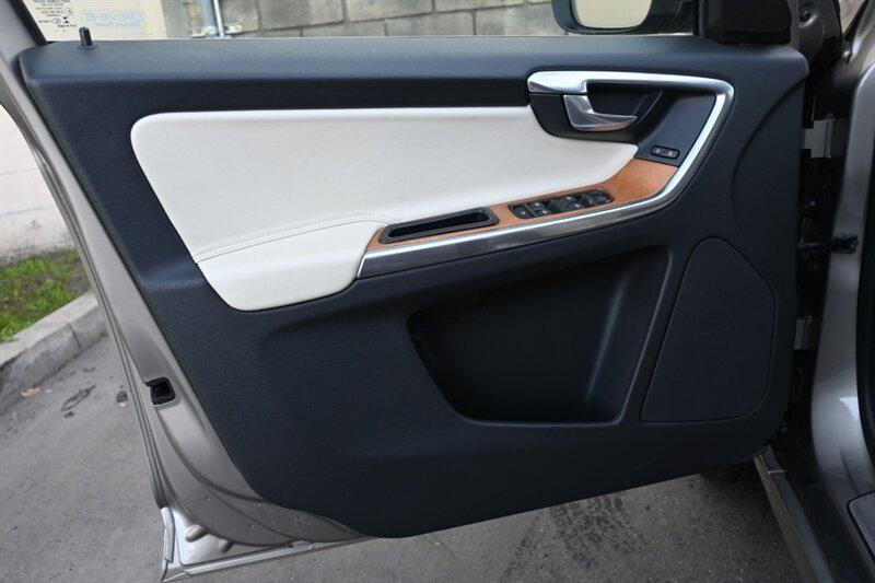 used 2015 Volvo XC60 car, priced at $10,995