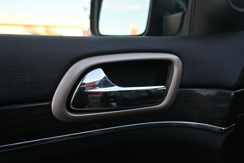 used 2014 Jeep Grand Cherokee car, priced at $10,497