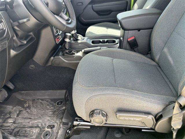 new 2025 Jeep Gladiator car, priced at $43,172