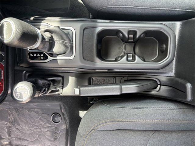 new 2025 Jeep Gladiator car, priced at $43,172