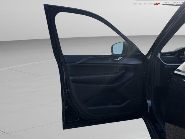 new 2025 Jeep Grand Cherokee car, priced at $32,203