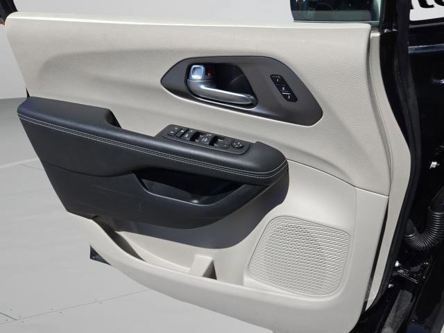 used 2024 Chrysler Pacifica car, priced at $25,355
