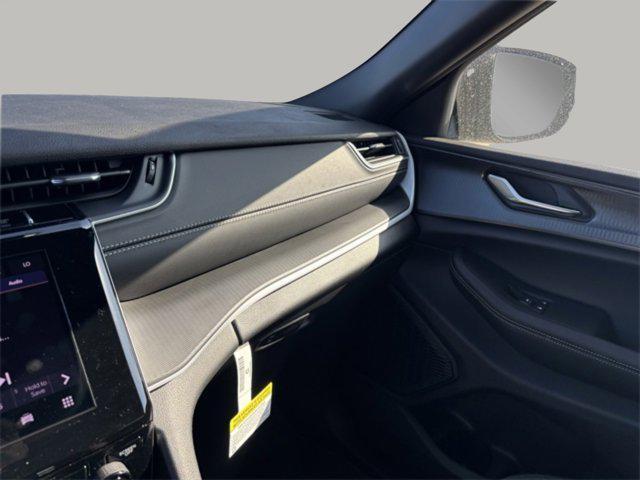 new 2025 Jeep Grand Cherokee car, priced at $32,295