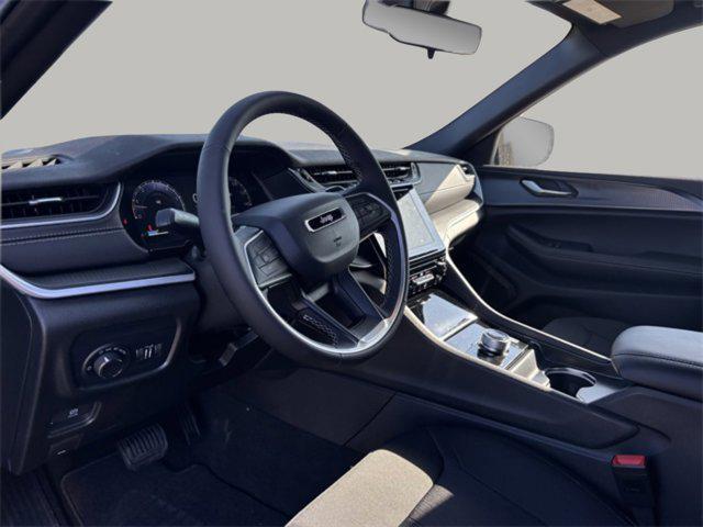new 2025 Jeep Grand Cherokee car, priced at $32,295