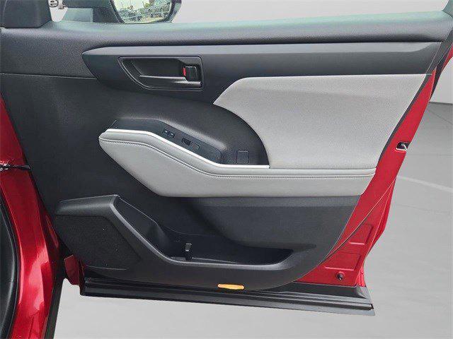 used 2023 Toyota Highlander car, priced at $32,264