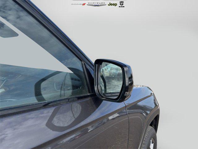 new 2025 Jeep Grand Cherokee car, priced at $45,112