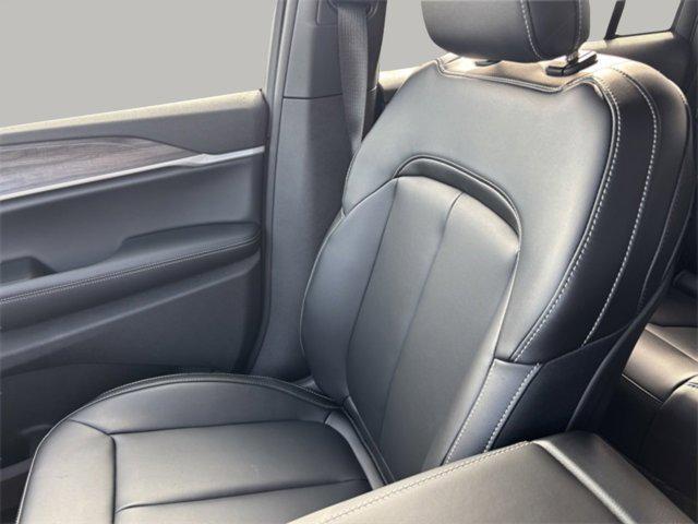 new 2025 Jeep Grand Cherokee car, priced at $45,112