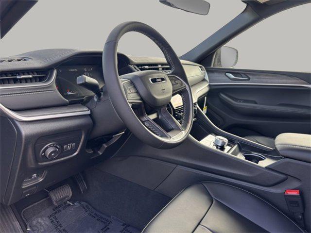 new 2025 Jeep Grand Cherokee car, priced at $45,112
