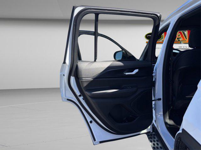 new 2025 Jeep Grand Cherokee car, priced at $32,482