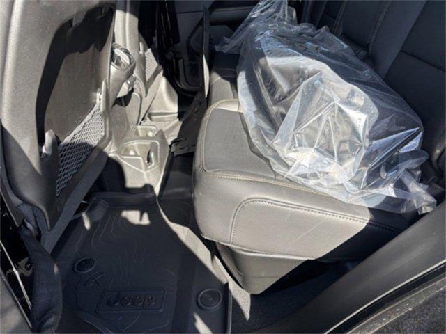 new 2025 Jeep Gladiator car, priced at $41,605