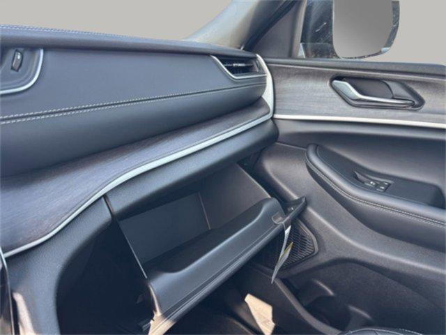 new 2025 Jeep Grand Cherokee L car, priced at $40,597