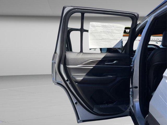 new 2025 Jeep Grand Cherokee car, priced at $44,562