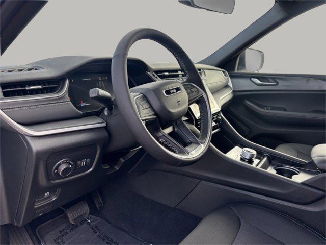 new 2025 Jeep Grand Cherokee car, priced at $34,168