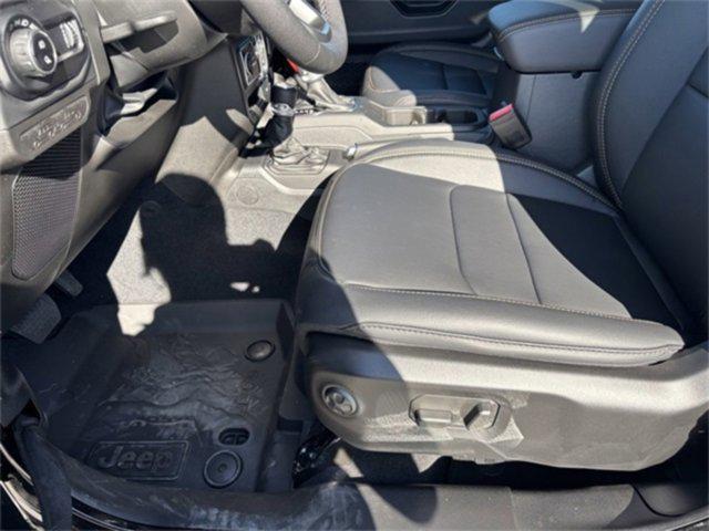 new 2025 Jeep Gladiator car, priced at $41,010