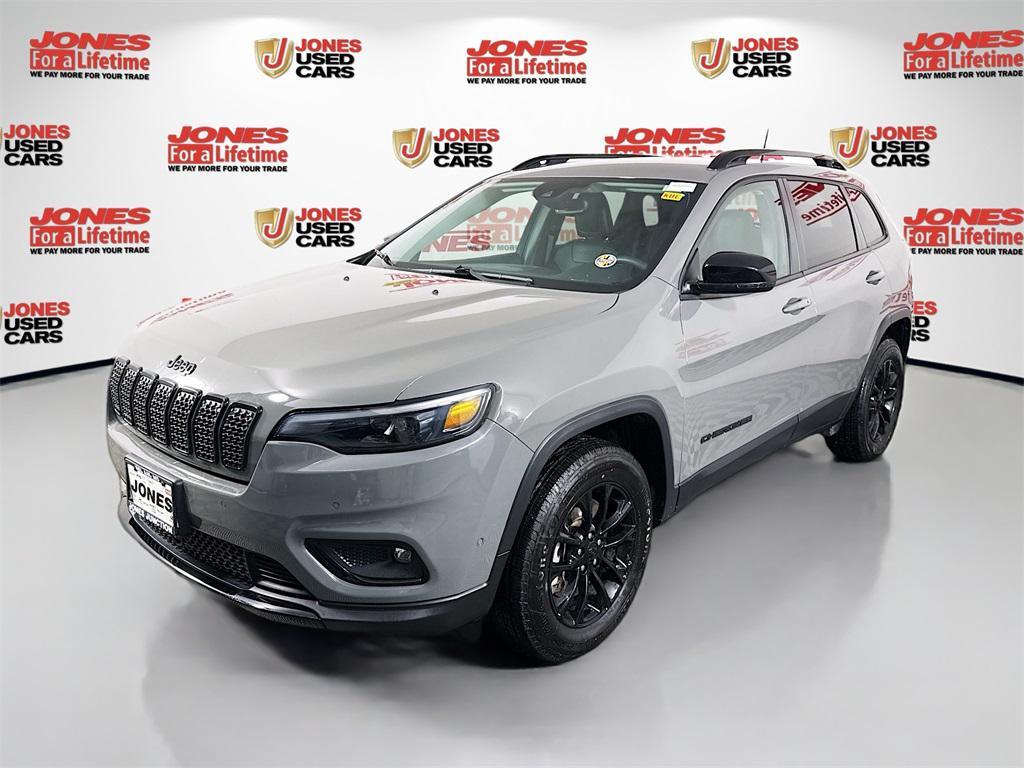 used 2023 Jeep Cherokee car, priced at $18,996