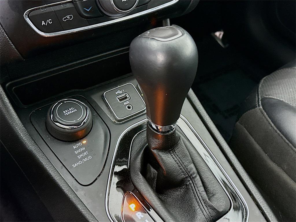 used 2023 Jeep Cherokee car, priced at $18,996