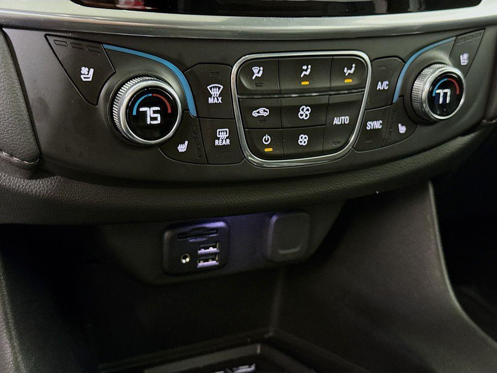 used 2022 Chevrolet Traverse car, priced at $35,998