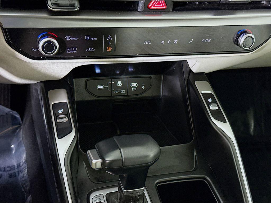used 2025 Kia Sorento car, priced at $33,796