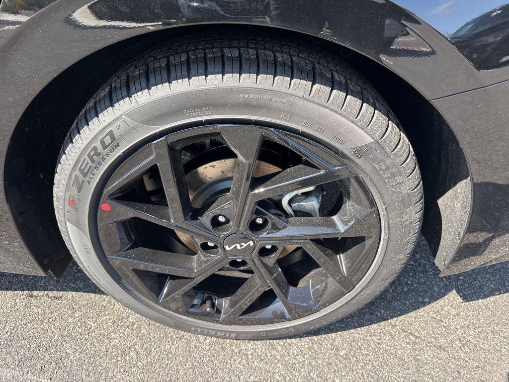 new 2026 Kia K5 car, priced at $33,191