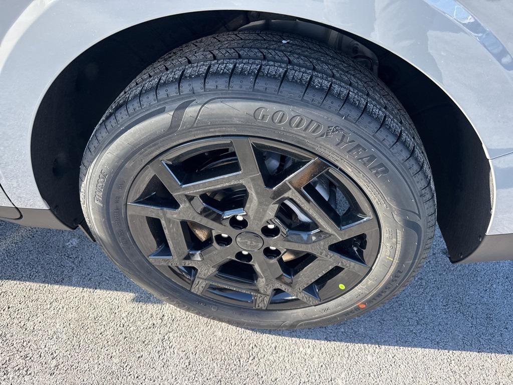 new 2026 Kia Carnival Hybrid car, priced at $52,700