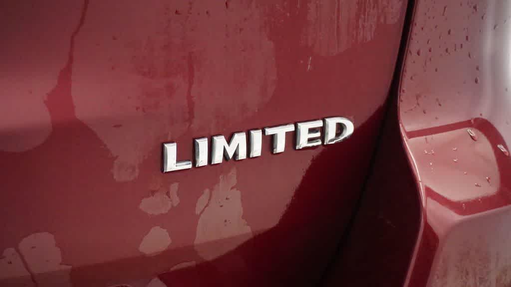 used 2021 Jeep Grand Cherokee car, priced at $19,405