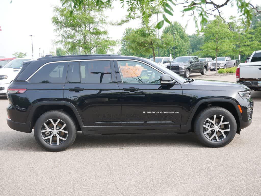 new 2025 Jeep Grand Cherokee car, priced at $43,987