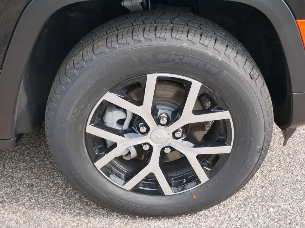 new 2025 Jeep Grand Cherokee car, priced at $43,987