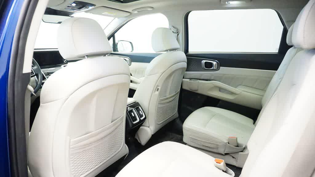 used 2023 Kia Sorento car, priced at $30,625