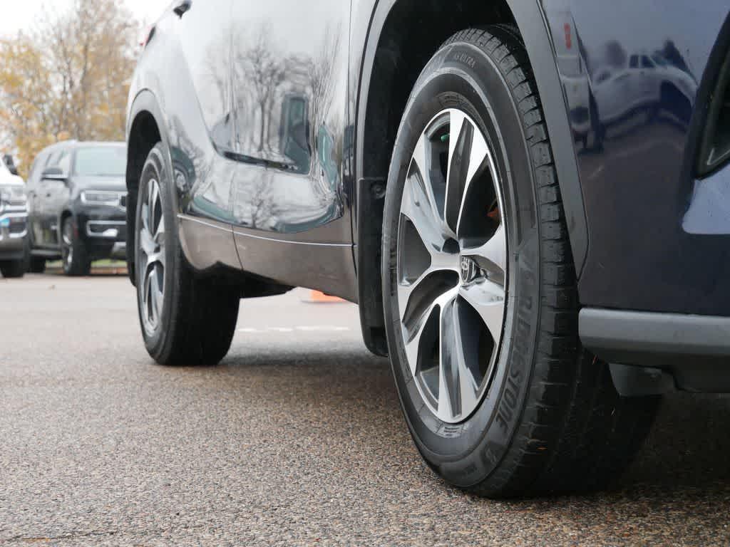 used 2021 Toyota Highlander car, priced at $29,884