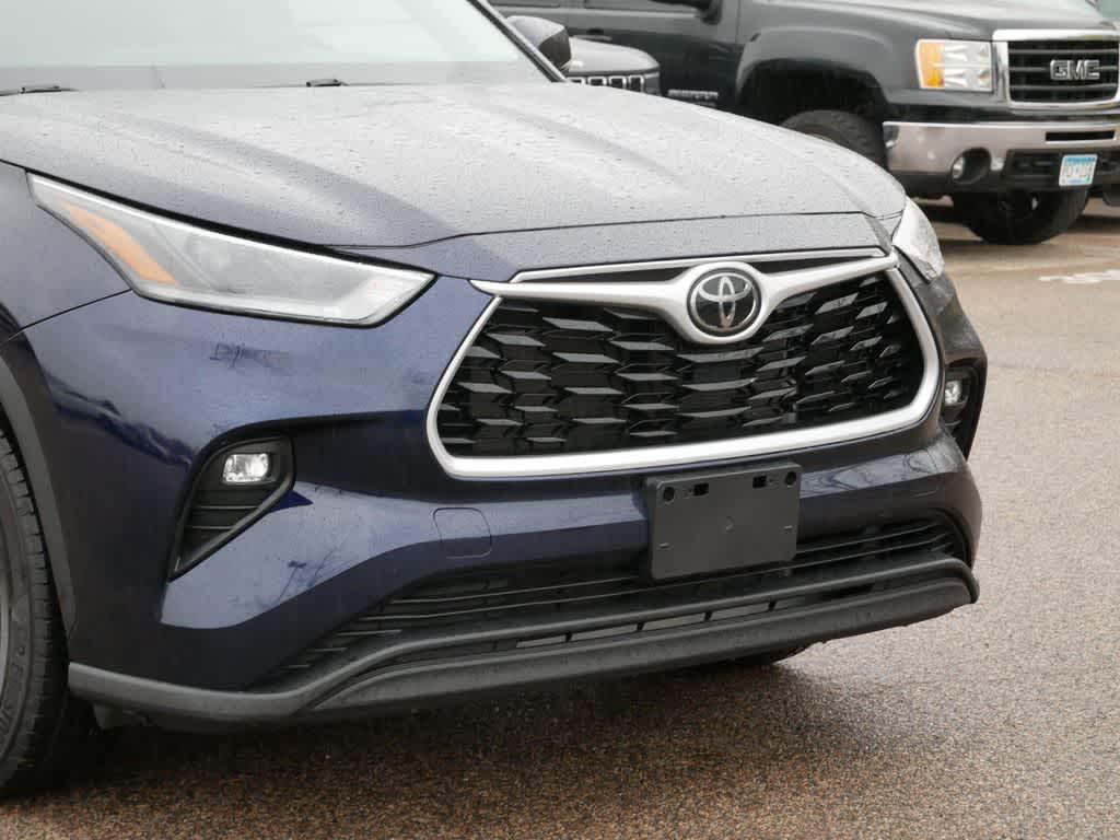 used 2021 Toyota Highlander car, priced at $29,884
